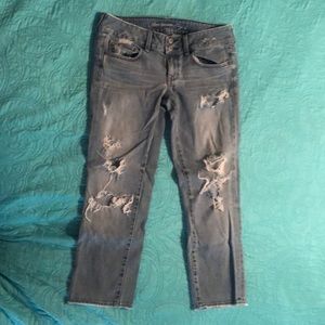 American Eagle distressed Capri